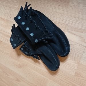 Minnetonka size 7.5 ankle boots blk